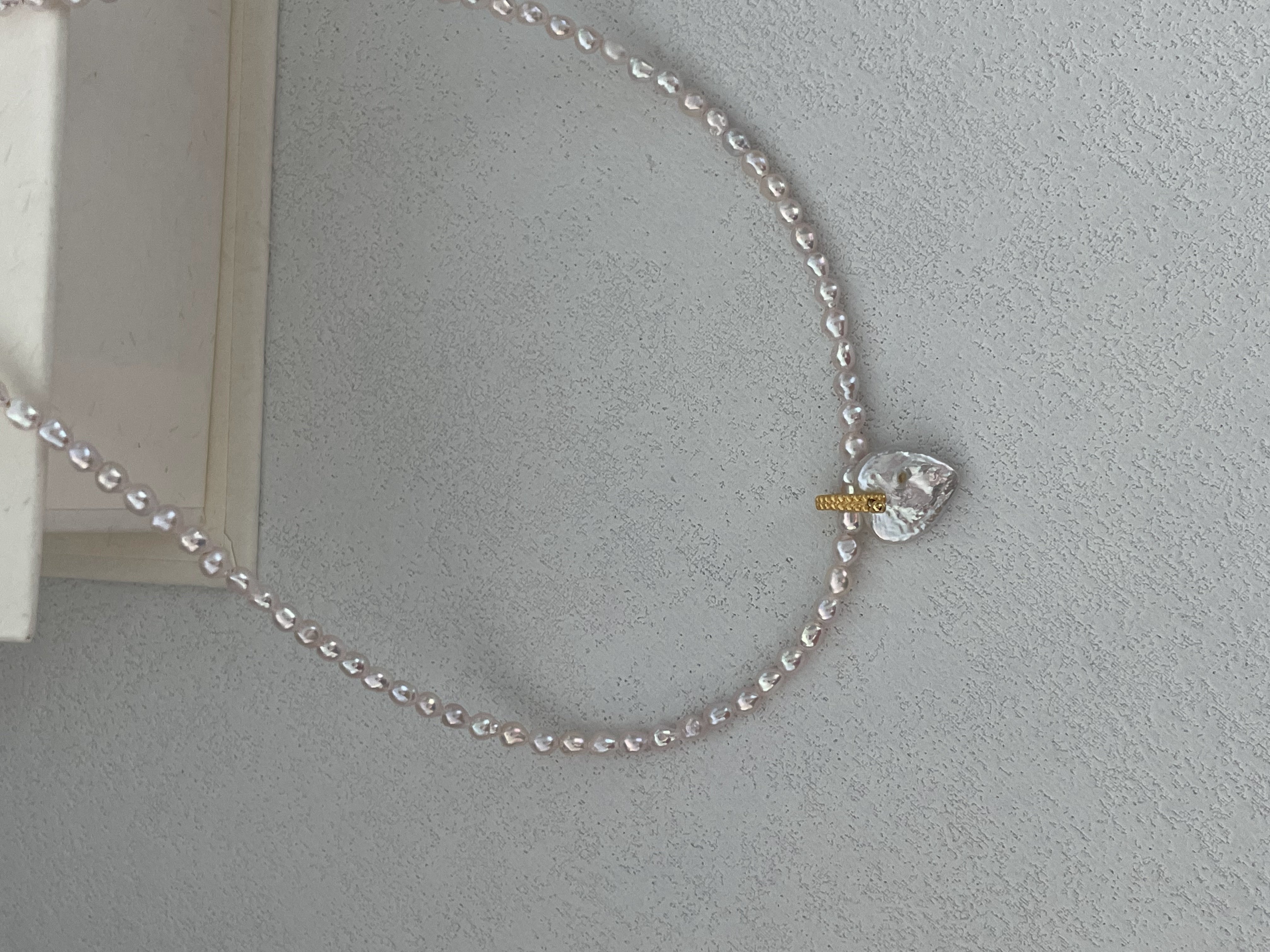 Pink Heart-Shaped Pearl Necklace with Gold Plated Chain - A Romantic and Elegant Statement Piece